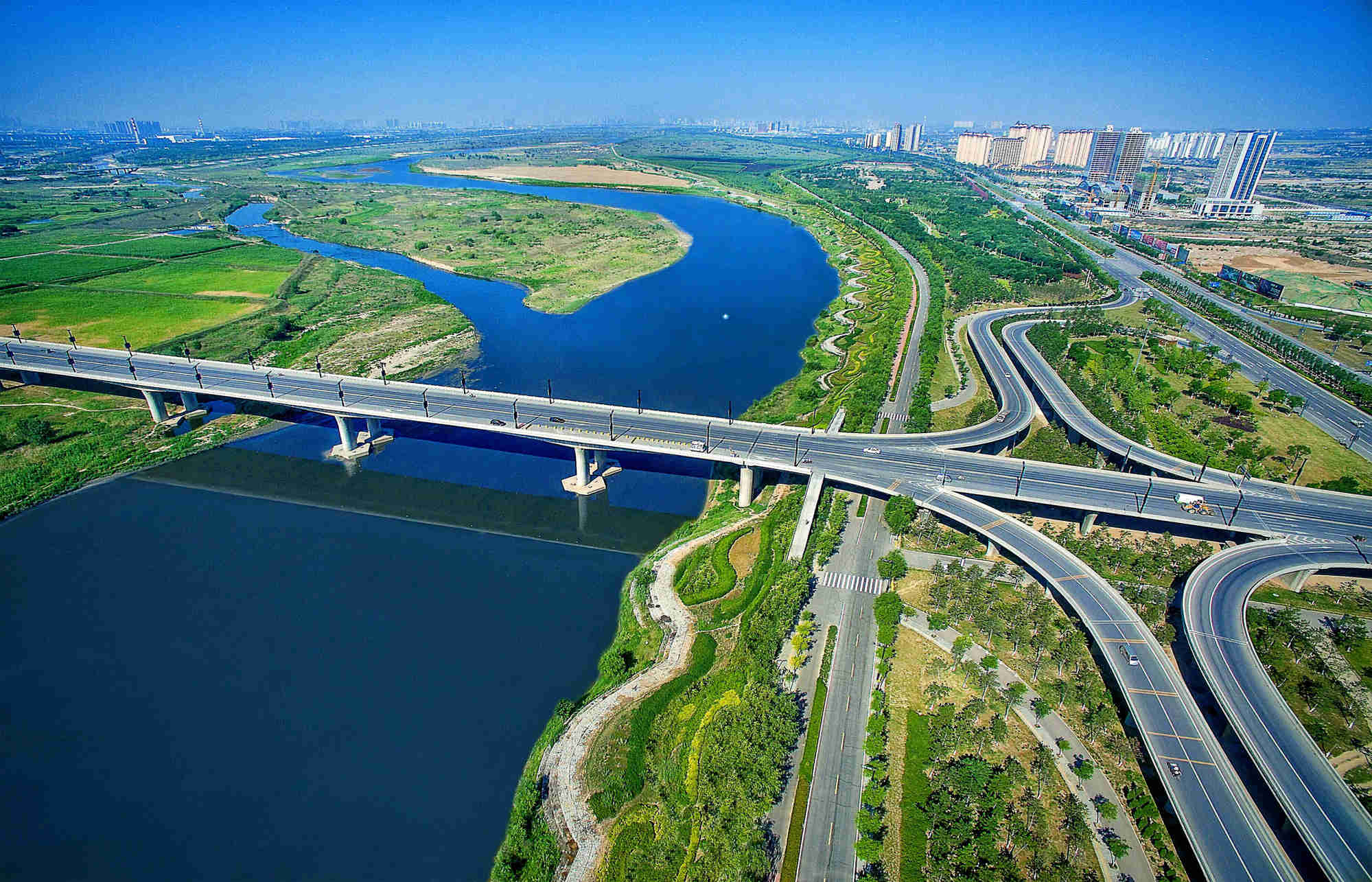 探索文旅产业高质量发展新路径，“时尚青岛”释放吸引力、引领力