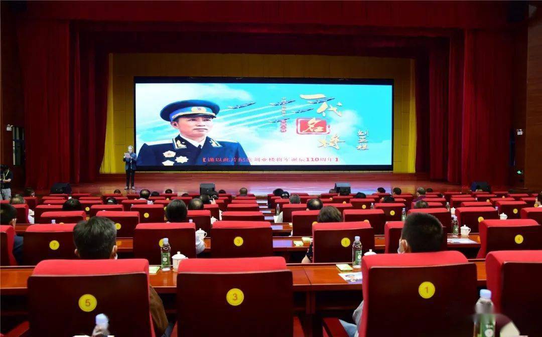 纪录片《杨振宁:百年科学之路》首映 珍贵史料和影像授权公开