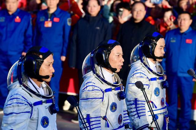 60秒回顾神舟十八号发射精彩瞬间