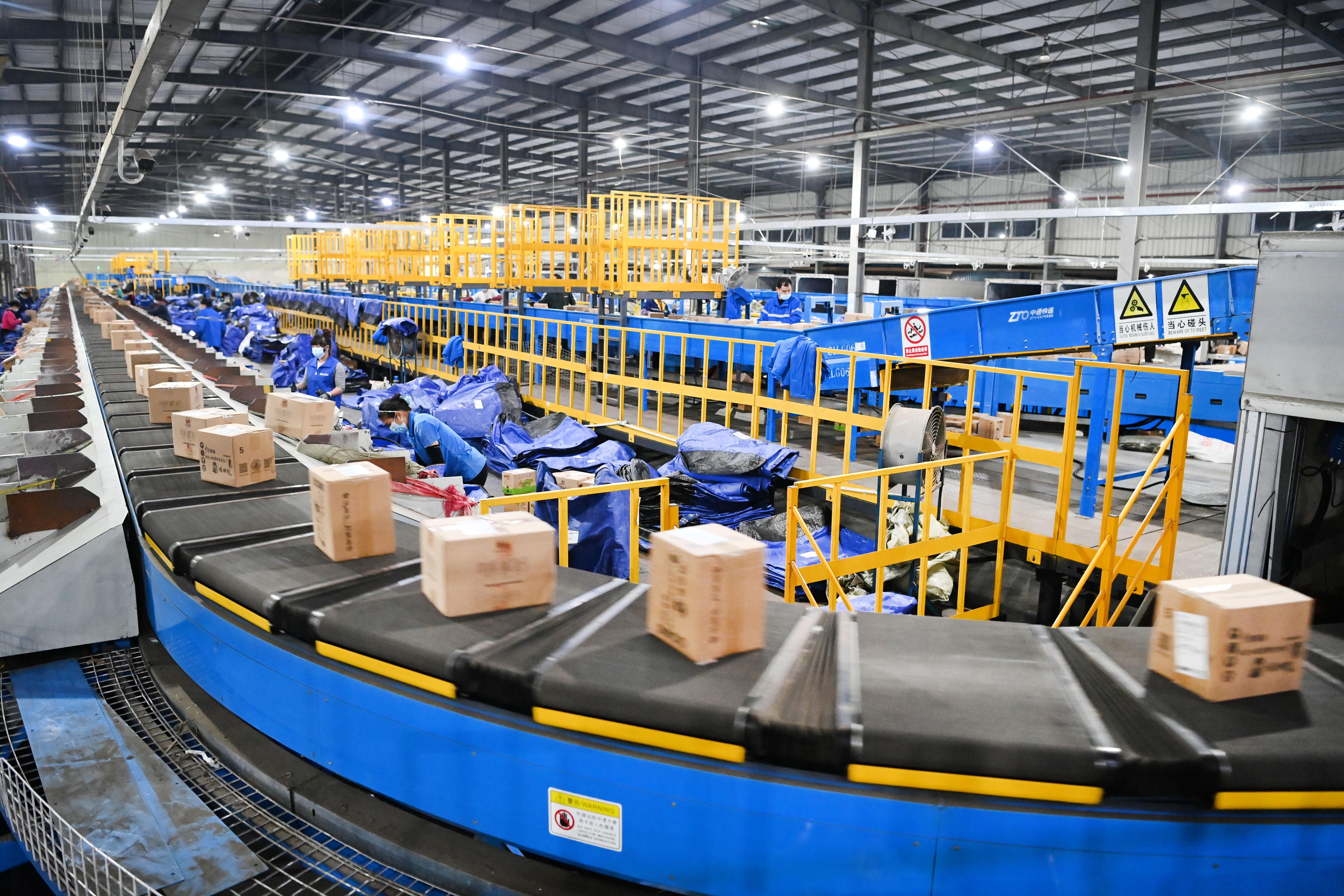 仅用4个月 今年全国快递业务量突破500亿