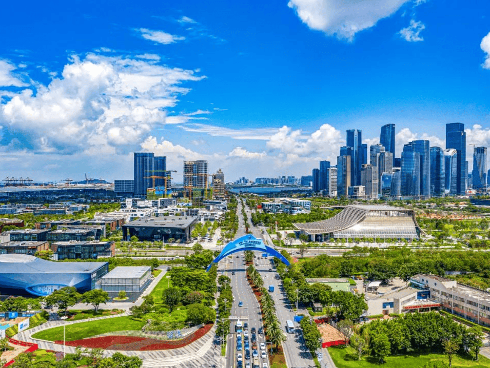 协同发力做强低空经济