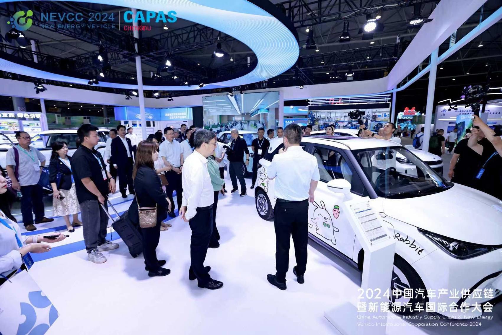 让“聪明的车”走好“智慧的路”——智能网联汽车产业新生态观察