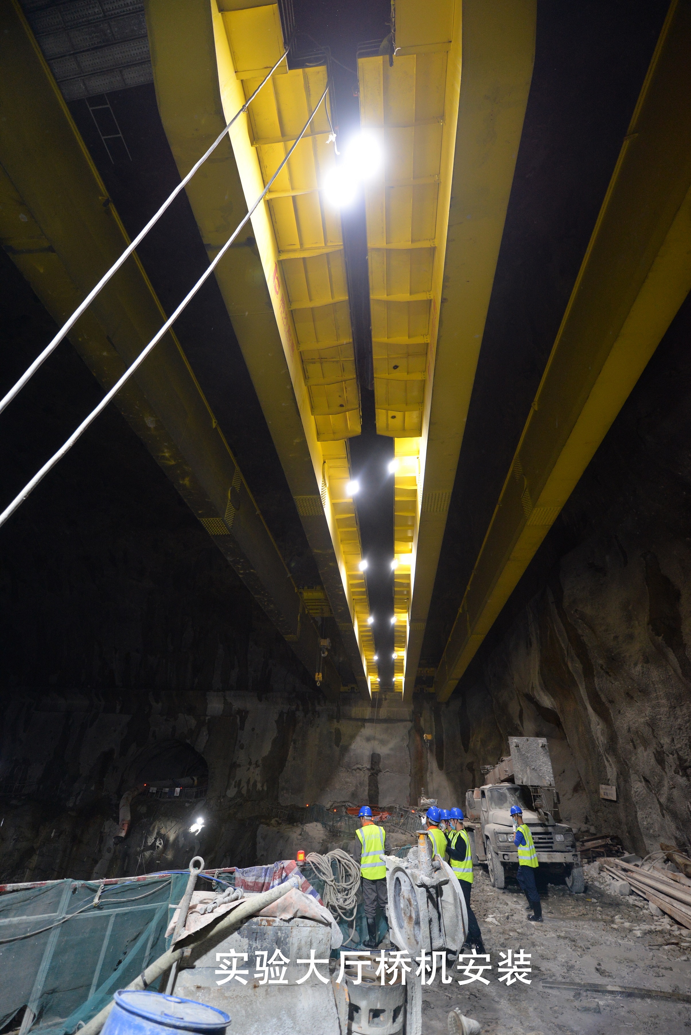 新华全媒+丨江门中微子实验液体灌注启动