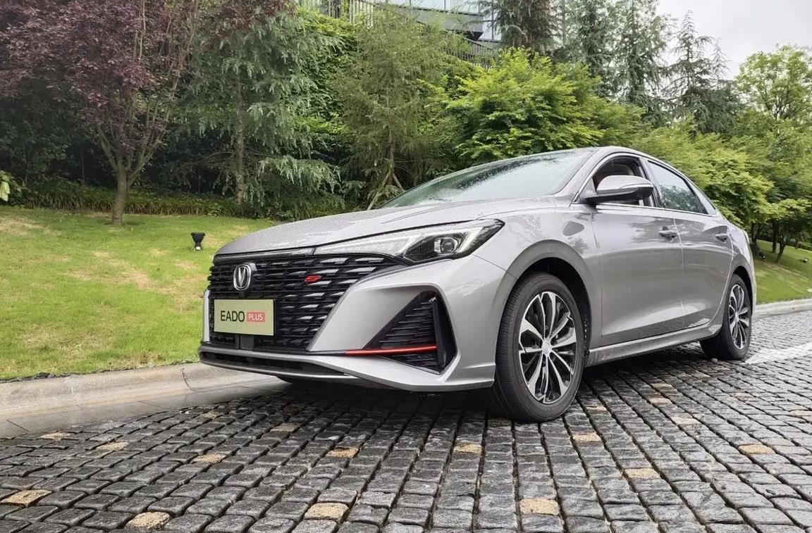 赛晶科技直流支撑电容器技术革新 开启能源领域国产替代新篇章