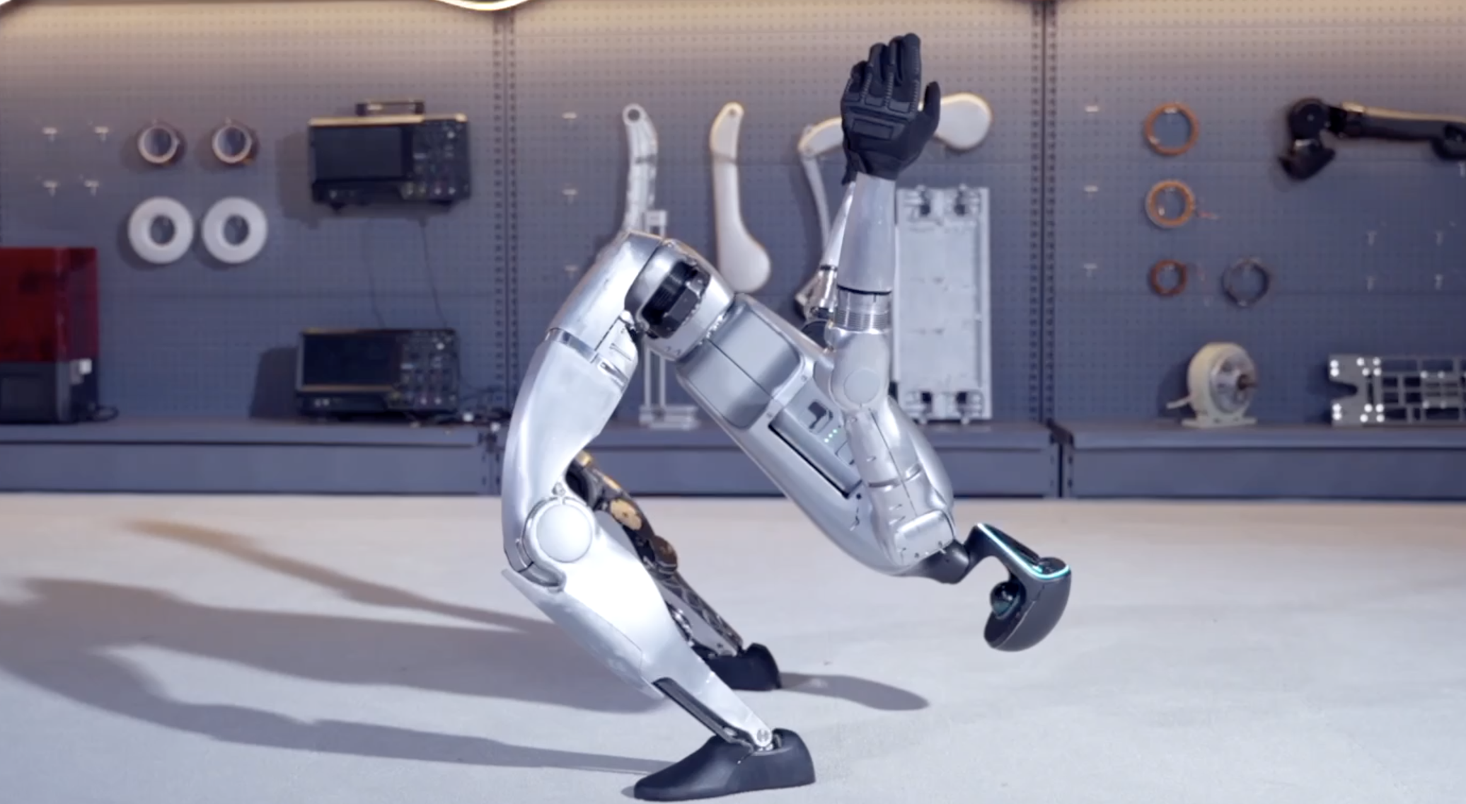 新华视点丨人形机器人“加速跑” 何时能进入日常生活？