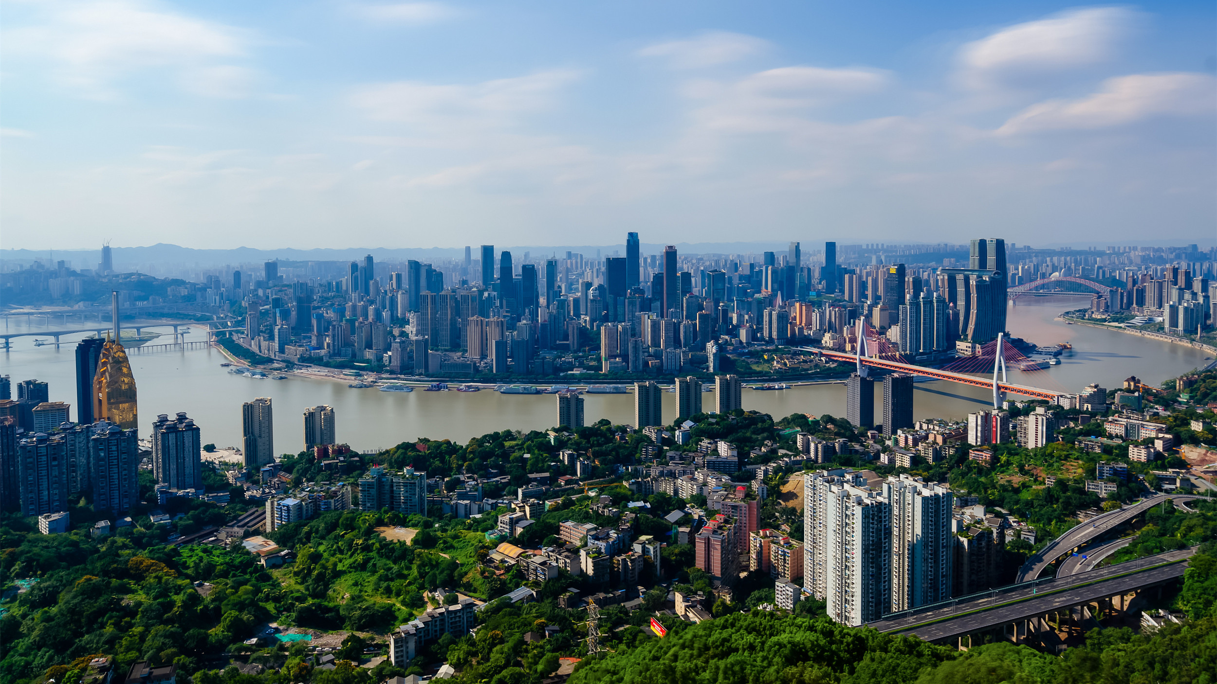 越秀服务2024年稳中有增：多业态拓展在管面积增长6% 中标多个国家级战略工程项目