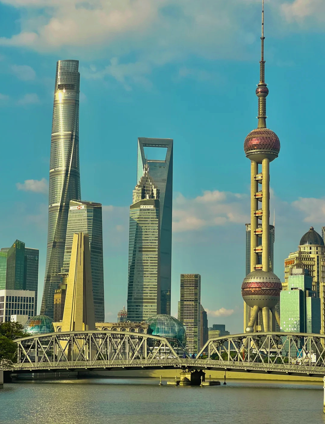 融信中国：预计去年净亏损110亿至130亿元 正在对境内债务进行重组