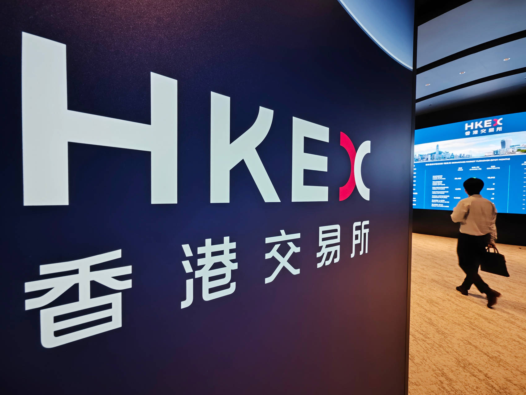 出海需求叠加港股回暖 新能源企业接二连三赴港上市
