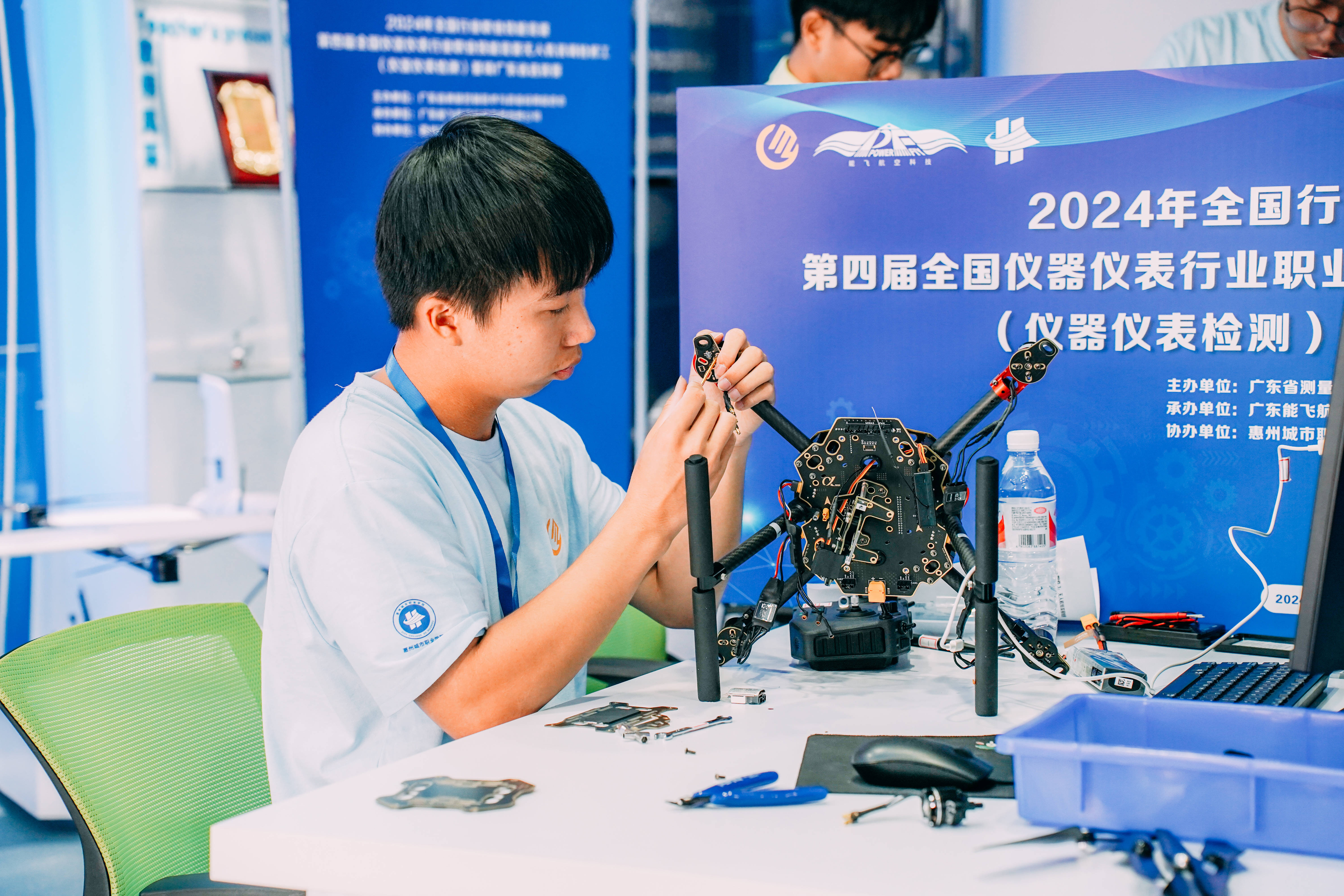 是竞技赛事,更是科技测试——全球首次人机共跑马拉松看点探析