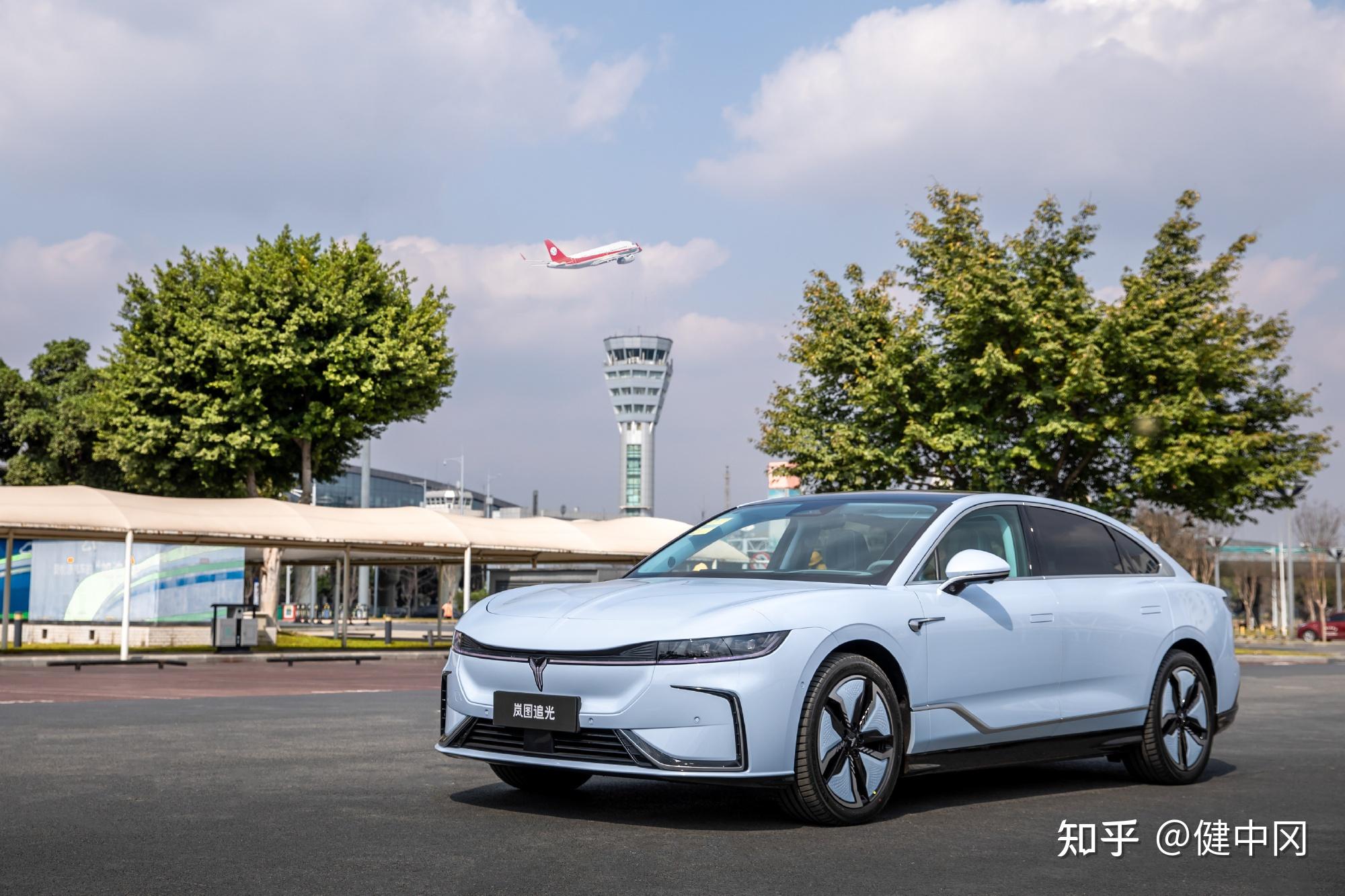 追光 | 关于机器人跑马，你想知道的都在这里！