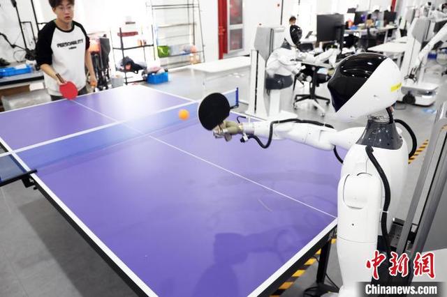 新华全媒头条|人形机器人加速进化