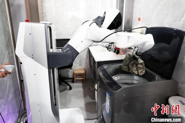 新华全媒头条|人形机器人加速进化