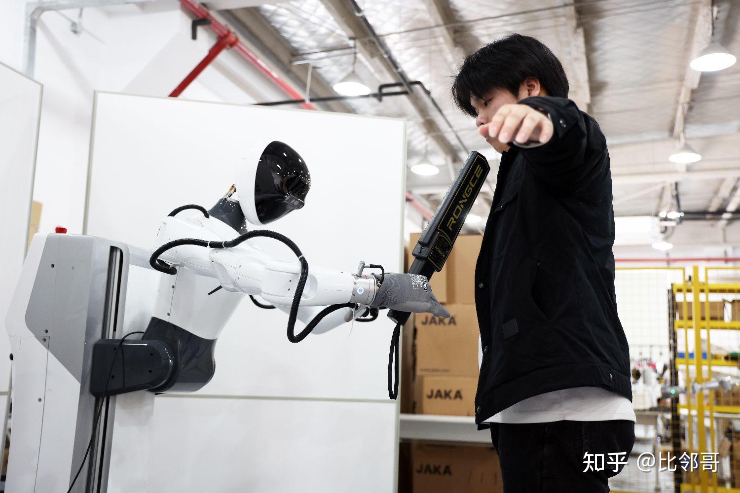 人形机器人加速进化|新华深读