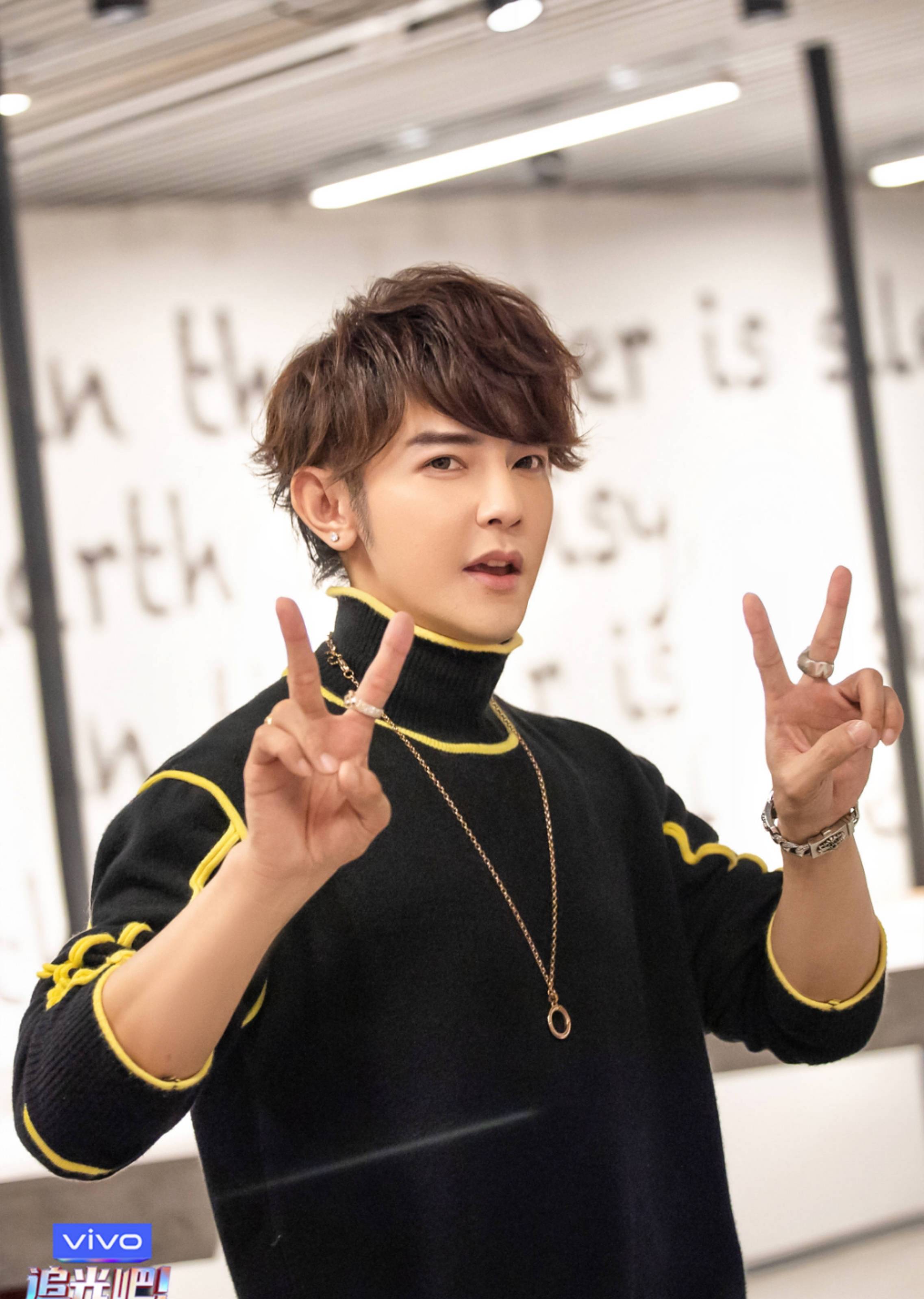 追光 | 机器人赛场“秀肌肉”，人类握手谈合作