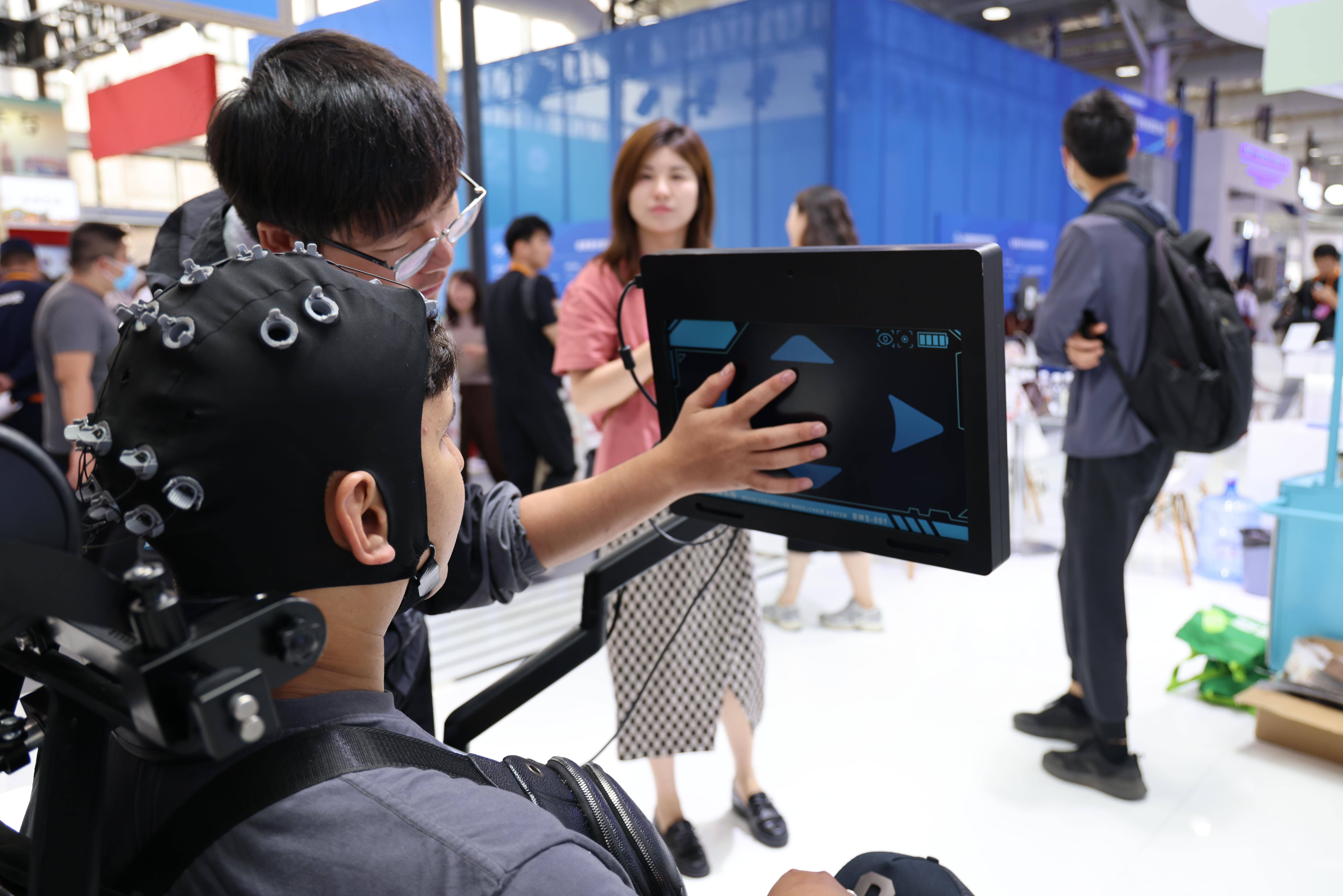 新华全媒头条|提“智”向新,奔向未来——当前机器人产业观察