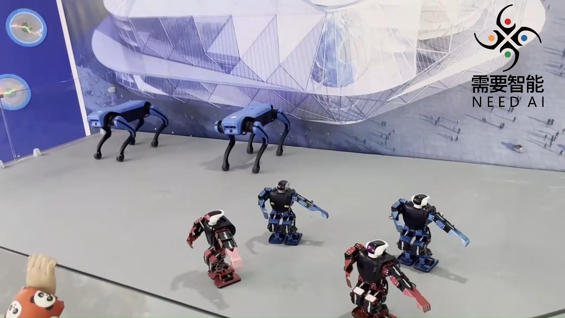 在“大手”机器人上跳舞是什么感觉？