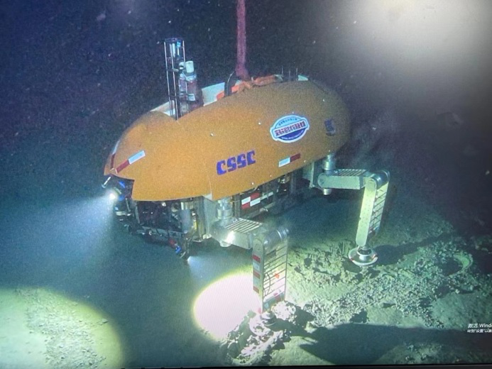 我国自主研制的6000米级深海无人遥控潜水器“海琴”号在南海成功海试